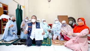 penyerahan sertifikat Masjid Al Iklhas di Jalan Cidurian selatan l