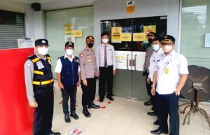 Satpol PP, Segel Gerai Mcdonald's Karena Timbulkan Kerumunan 1 Satpol PP Segel Sejumlah Gerai Mcdonald's Karena Timbulkan Kerumunan