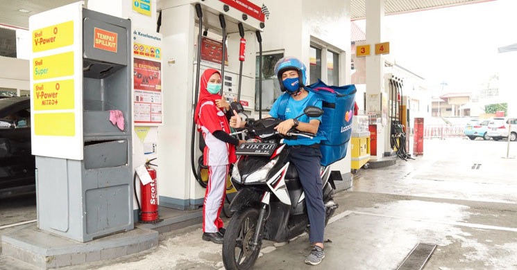 Shell Indonesia Bantu Mobilitas Mitra Kurir Lazada Logistics Secara Lebih Aman dan Andal 1