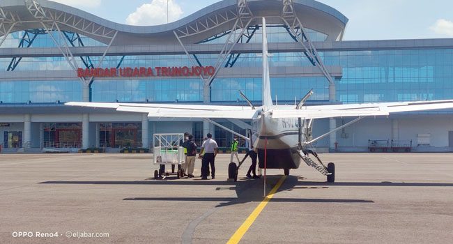 Penerbangan Bandara Trunojoyo Kelas III Sumenep Kembali Dibuka, Penumpang  Wajib Divaksin – El Jabar