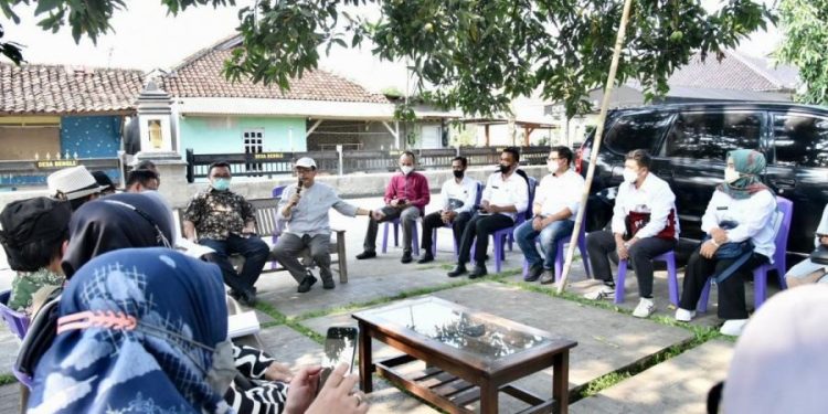 Panitia Khusus (Pansus) II DPRD Provinsi Jawa Barat lakukan kunjungan lapangan ke Desa Bengle, Kecamatan Karawang Timur, Kabupaten Karawang. (Farhat dan Rizky/Humas DPRD Jabar)