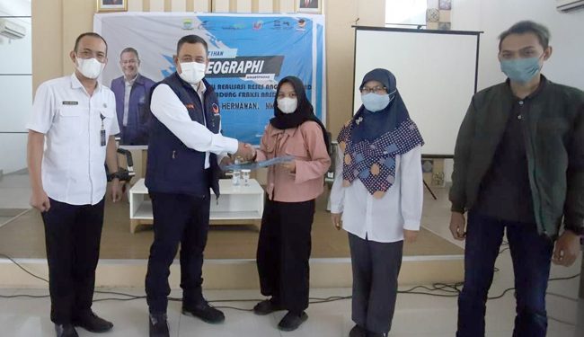 Anggota DPRD Kota Bandung Drs. Heri Hermawan, M.M.Pd., menghadiri acara Pendidikan Pelatihan Ekonomi Kreatif Video Grafis, di Kecamatan Babakan Ciparay, Rabu (22/6/2022). Dani/Humpro DPRD Kota Bandung