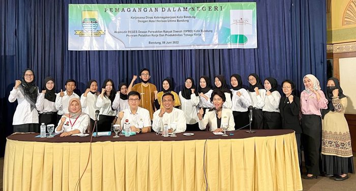 Ketua DPRD Kota Bandung, H. Tedy Rusmawan, A.T., M.M., menghadiri acara Pembukaan Pemagangan Dalam Negeri Tahun 2022, yang bertempat di Ruang Parahyangan Hotel Horison Ultima Bandung, Rabu (08/06/2022). Ariel/Humpro DPRD Kota Bandung