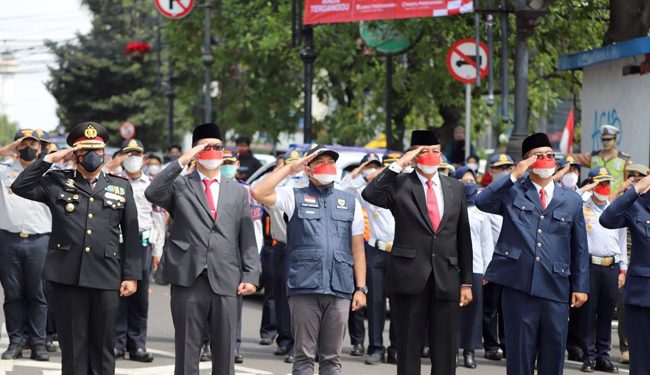 Ketua Komisi C DPRD Kota Bandung, Yudi Cahyadi, S.P., mengikuti kegiatan "Tiga Menit untuk Indonesia", di kawasan Simpang Lima Asia Afrika, Bandung, Rabu, (17/8/2022). Jaja/Humpro DPRD Kota Bandung