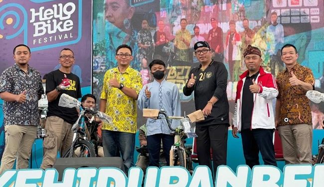 Anggota Komisi A DPRD Kota Bandung, H. Agus Andi Setyawan, S. Pd.I., menghadiri kegiatan Pembukaan Hello Bike Festival 2022, di Summarecon Mall Bandung, Jumat (4/11/2022). Ariel/Humpro DPRD Kota Bandung