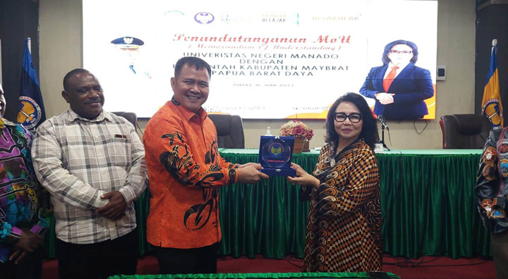 Pemkab Maybrat Teken Kerja Sama Profit S2 Dengan Unima