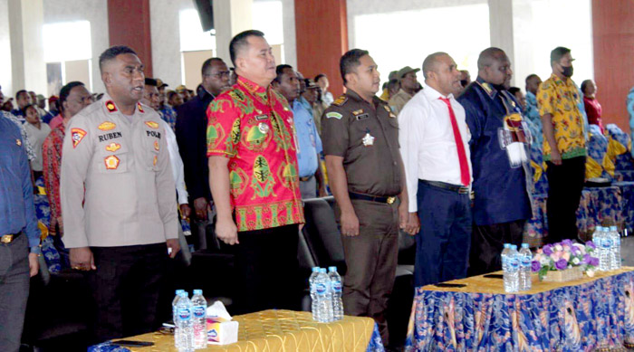 Penjabat (Pj.) Bupati Maybrat, Dr. Bernhard E. Rondonuwu S.Sos., M.Si., menghadiri sosialisasi pencegahan pungutan liar (siber pungli) Inspektorat Kabupaten Maybrat