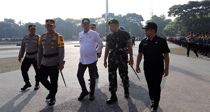 Ketua Sementara DPRD Kota Bandung, H. Agus Andi Setyawan, S.Pd.I., menghadiri Apel Gelar Pasukan Integritas TNI-Polri, di Taman Tegallega, Bandung, Selasa, (20/08/2024). Robby/Humpro DPRD Kota Bandung.