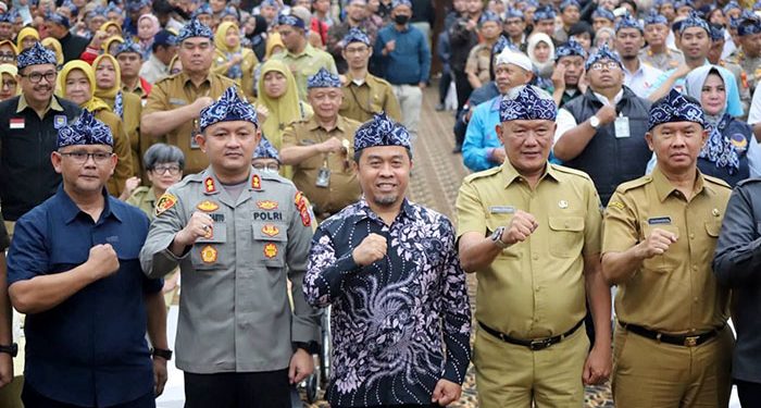 Ketua DPRD Kota Bandung Sementara, H. Agus Andi Setyawan hadir dalam kegiatan deklarasi damai Pilkada serentak di Kota Bandung, yang diselenggarakan di Hotel Horison, Senin, 12 Agustus 2024. Ariel/Humpro DPRD Kota Bandung.