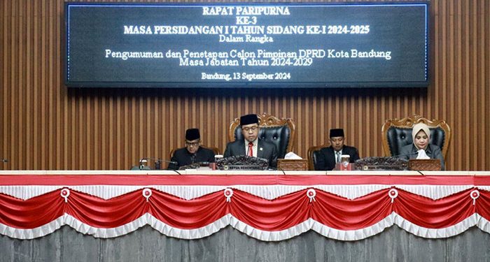 DPRD Kota Bandung menggelar rapat paripurna dengan agenda Pengumuman dan Penetapan Calon Pimpinan DPRD Kota Bandung Masa Jabatan Tahun 2024-2029, di Gedung DPRD Kota Bandung, Jumat, 13 September 2024. Dani/Humpro DPRD Kota Bandung.