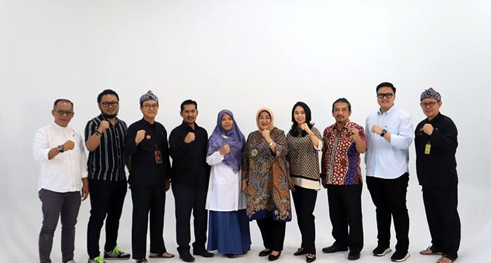 Pimpinan dan anggota Komisi B DPRD Kota Bandung melakukan rapat kerja bersama Dinas Kebudayaan dan Pariwisata Kota Bandung, di Bandung Creative Hub, Kamis, 10 Oktober 2024. Nuzon/Humpro DPRD Kota Bandung.