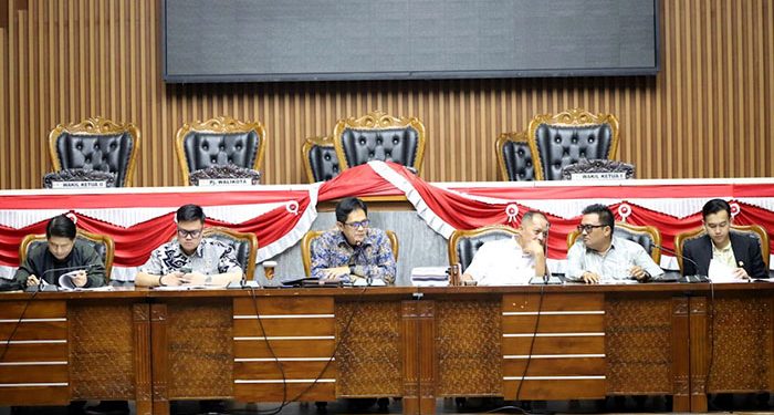 Bapemperda DPRD Kota Bandung menggelar rapat kerja yang dilaksanakan di Ruang Rapat Paripurna DPRD Kota Bandung, Rabu, 13 November 2024. Wawan/Humpro DPRD Kota Bandung.