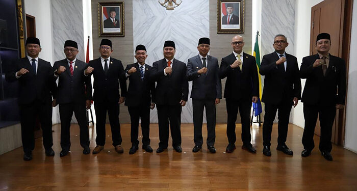 Pimpinan dan Anggota DPRD Kota Bandung menghadiri undangan pelantikan Penjabat Sekretaris Daerah Kota Bandung, di Balai Kota Bandung, Senin, 31 Desember 2024. Indra/Humpro DPRD Kota Bandung.