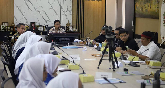 Komisi IV DPRD Kota Bandung menerima audiensi dari Himpunan Pendidik dan Tenaga Kependidikan Anak Usia Dini Indonesia (Himpaudi) Kota Bandung, di Ruang Rapat Komisi IV DPRD Kota Bandung, Jumat, 31 Januari 2025. Indra/Humpro DPRD Kota Bandung.