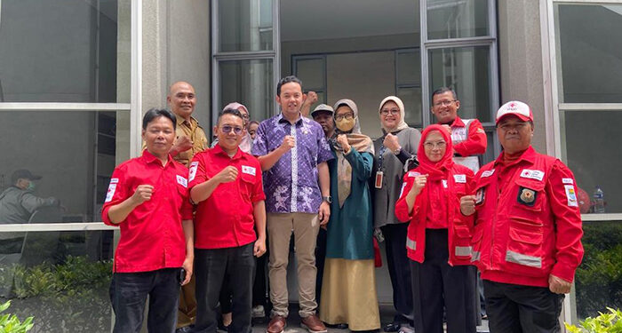 Anggota Komisi IV DPRD Kota Bandung, dr. Agung Firmansyah Sumantri, Sp.PD., KHOM., MMRS., FINASIM., menghadiri donor darah Palang Merah Indonesia (PMI) Kecamatan Lengkong di Hotel Malaka, Bandung, Selasa, 11 Februari 2025. Jaja/Humpro DPRD Kota Bandung.