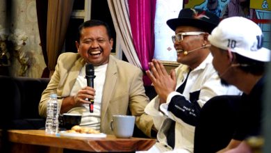 Bupati Sumedang, Dony Ahmad Munir bersama komedian Entis Sutisna atau Kang Sule