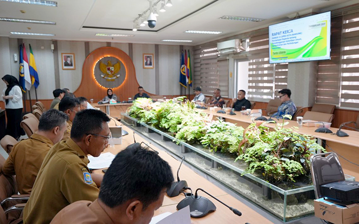 Pansus 13 DPRD Bandung Lanjutkan Pembahasan Raperda Tertib Usaha