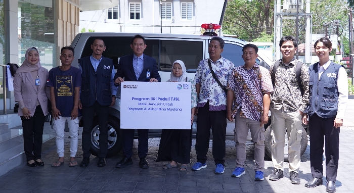 Dukung Pelayanan Sosial, BRI Cirebon Gunung Jati Realisasikan Bantuan Mobil Jenazah