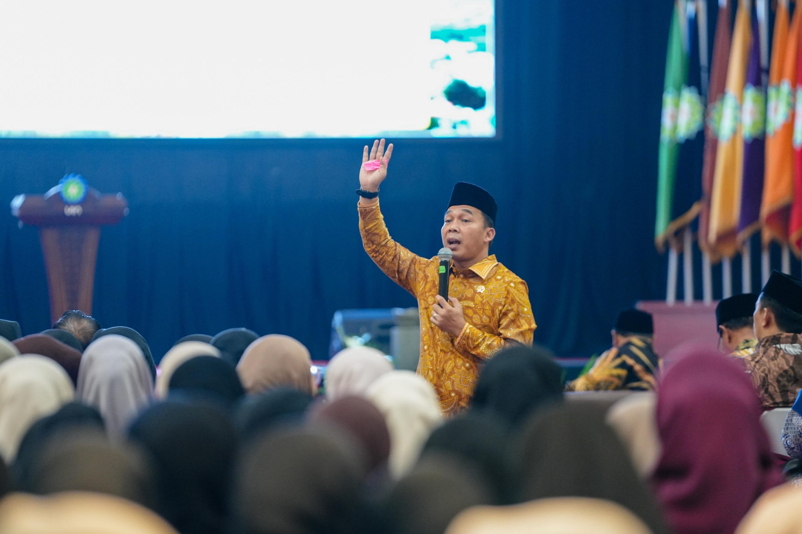 Wihaji Beri Kuliah Umum di UIN SGD, Tekankan Peran Keluarga dalam Investasi SDM