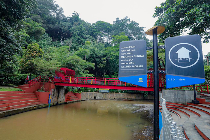 Farhan Ungkap Penyebab Banjir Bandung: Sampah di Sungai Dominan, 300 Meter Kubik Diangkut Sehari