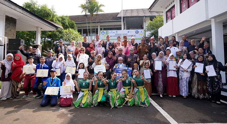 Peringatan Hardiknas 2026, Wali Kota Sukabumi: Pendidikan Merupakan Fondasi Utama Pembangunan Daerah